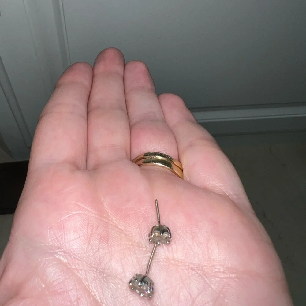 White gold diamond earrings - Picture 5 of 8